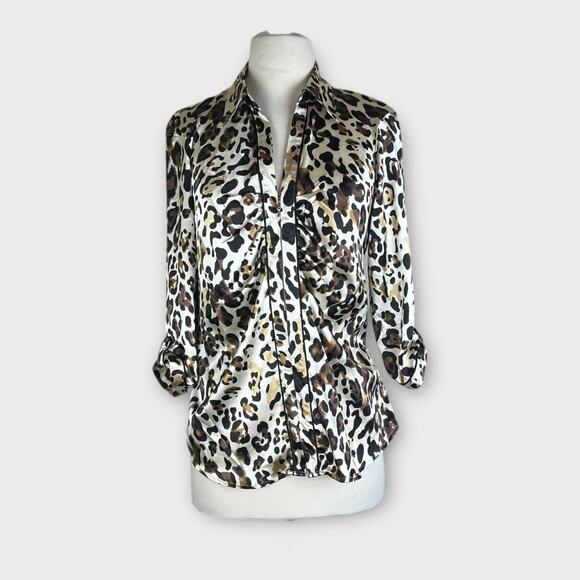 Violet & Claire NYC | Leopard Print Zipper Accent Roll Tab Sleeve Top | Medium - Picture 1 of 8